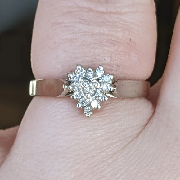 Antique 10K White Gold Diamond Heart Cluster Ring - Picture 3 of 10